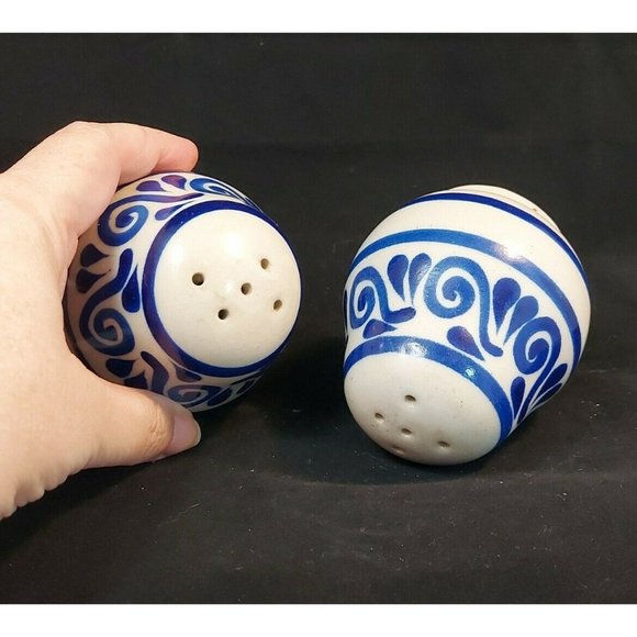 Vintage Salt Glazed Pottery Stoneware Cobalt Blue Salt & Pepper Shakers - Picture 9 of 9